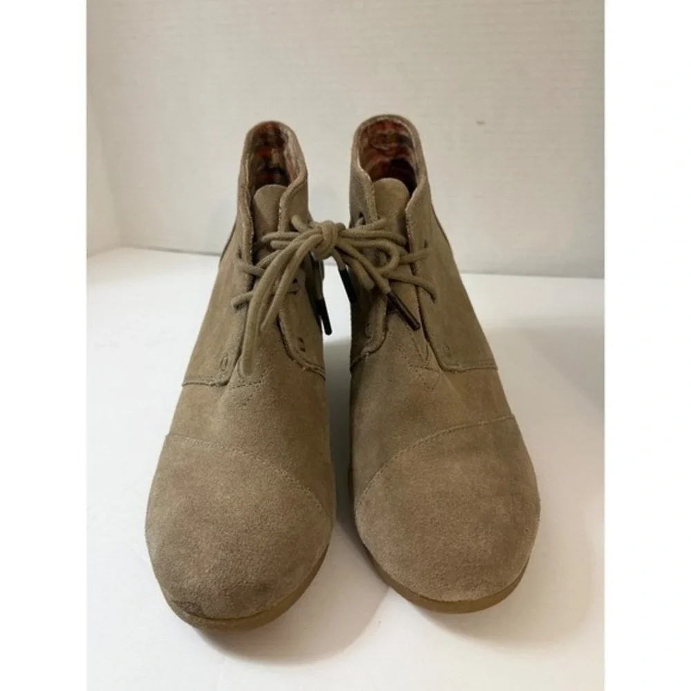 TOMS Desert Wedge Taupe Suede Lace Up Ankle Booties Womens 9.5 741115